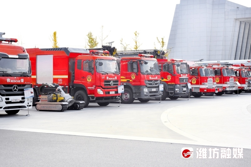 最新消防救援車，心靈之旅探索自然美景的守護者